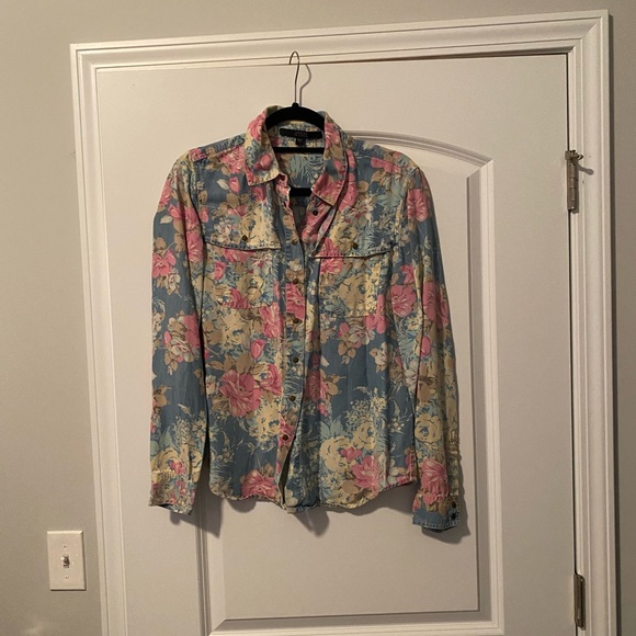 Button up - Picture 1 of 3